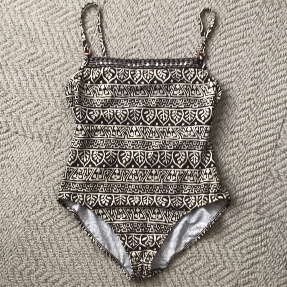 EUC Leilani Patterned One-Piece Swimsuit ⭐️